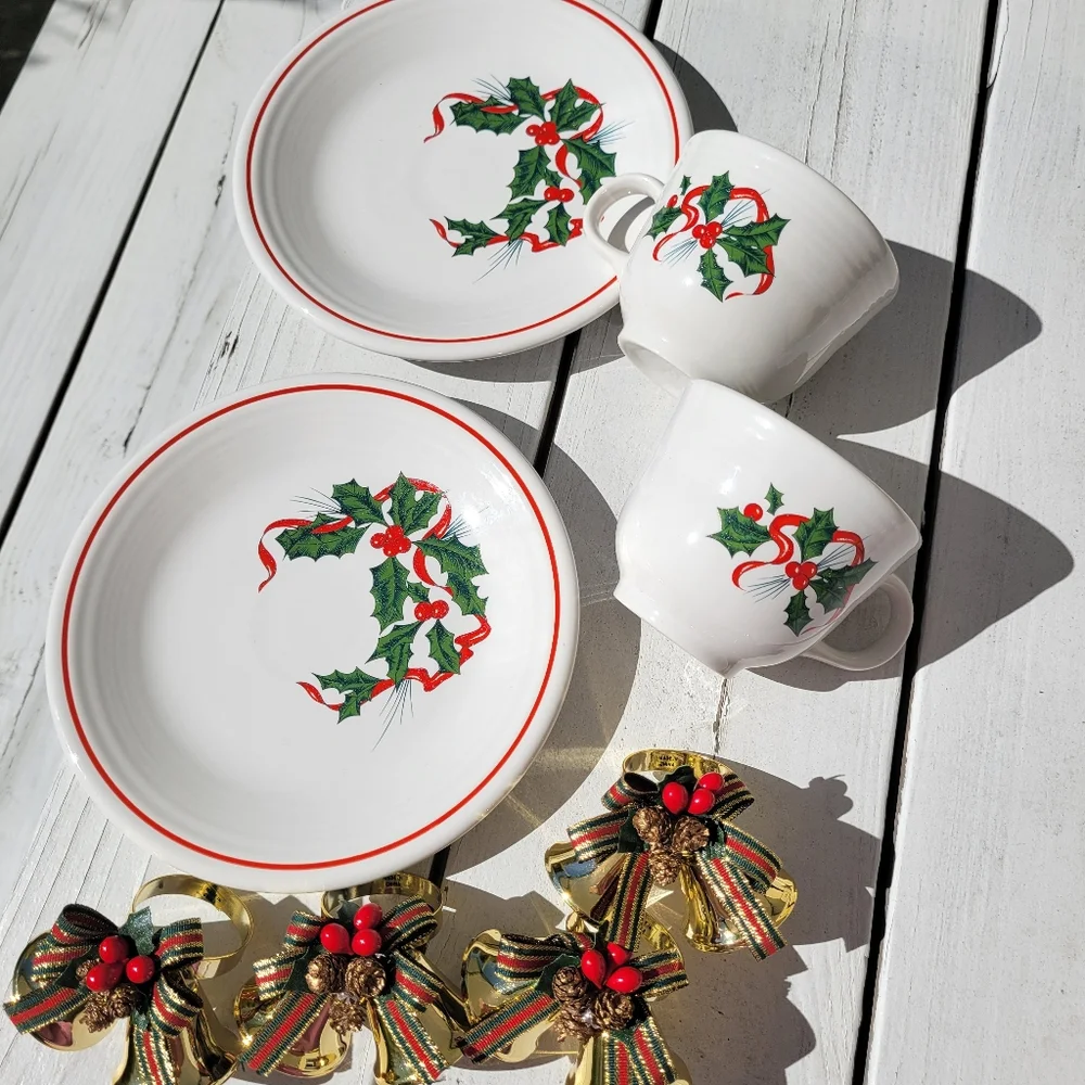 Fiesta Holly Berry Ribbon Coffee Tea Cups & Salad Bread Plates (2)  Napkin Rings